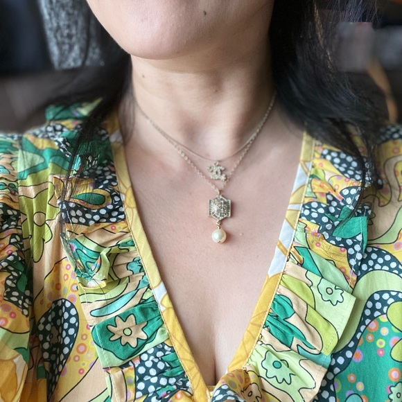 Chanel classic Gold Tone Timeless CC Crystal Pendant Necklace - Picture 9 of 15